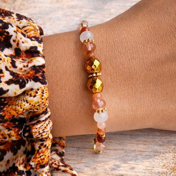 MIRA - Red Quartz & Agate & Peel, golden Hematite charm bracelet